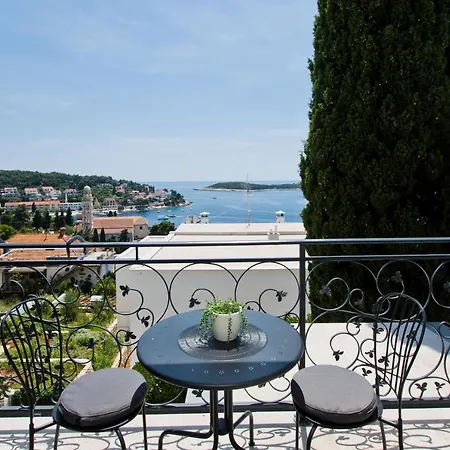 Milton Luxe Hvar * هفار