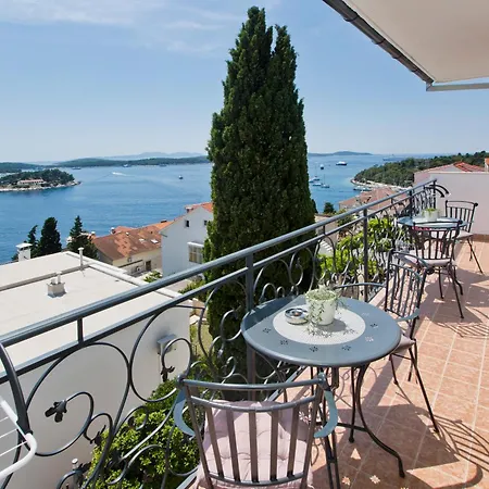 Milton Luxe Hvar شقة *